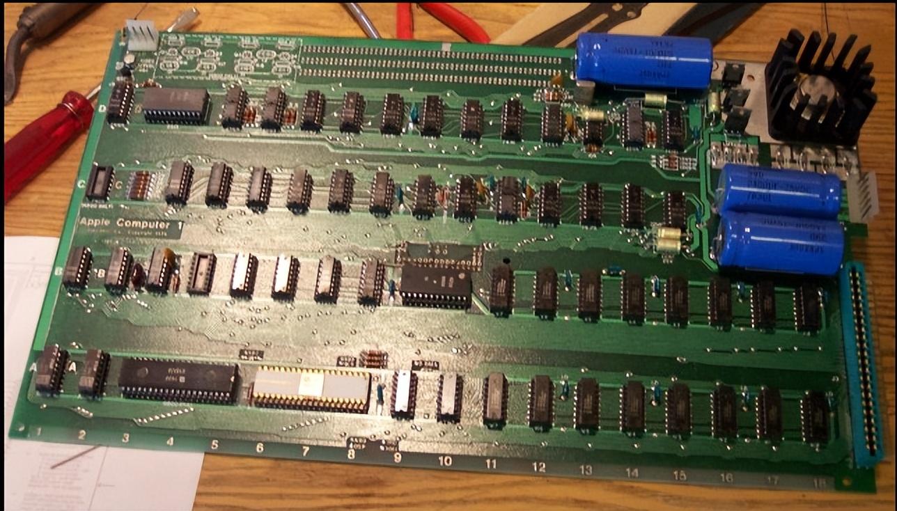 操作計算機屬于軟件系統嗎_計算機的操作系統屬于什么軟件_操作系統屬于計算機軟件中的